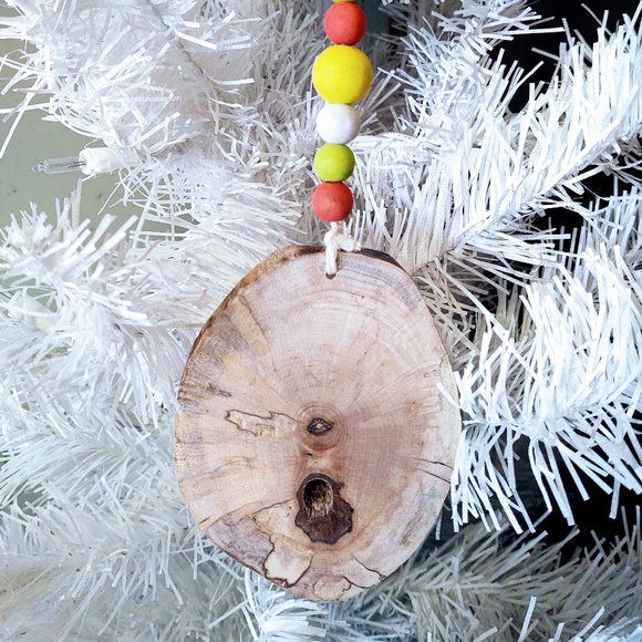 HAND CRAFTED SPRING/EASTER DAFFODILS BEADED WOOD ORNAMENT/TIERED TRAY DECOR - Picture 4 of 4